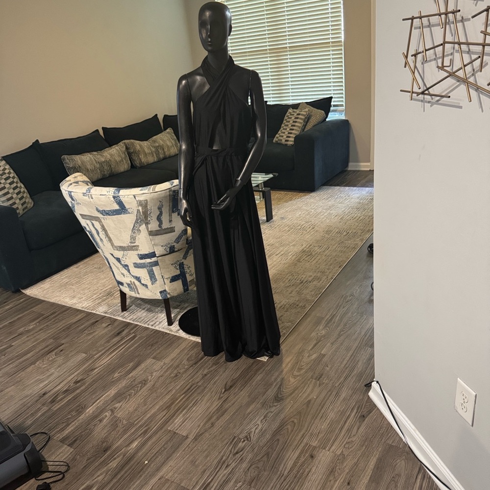 Fashion Nova Black Mannequin Display